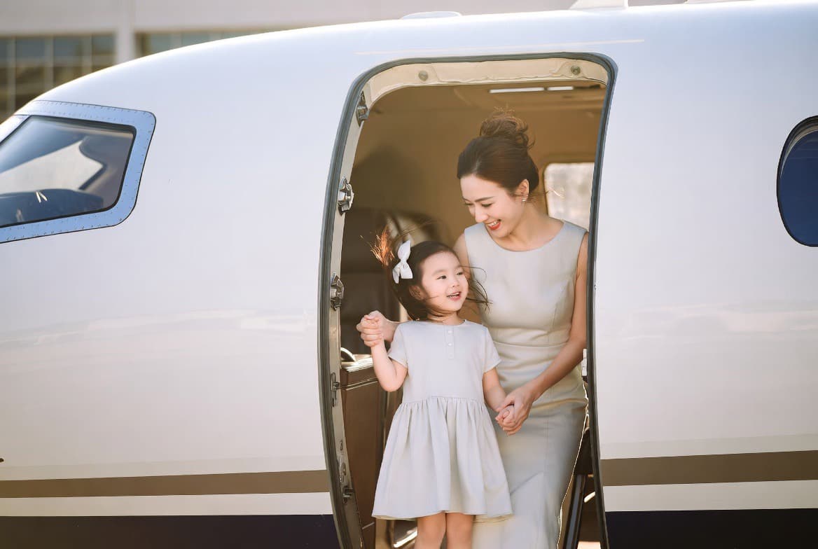 Discreet by design private aviation principle